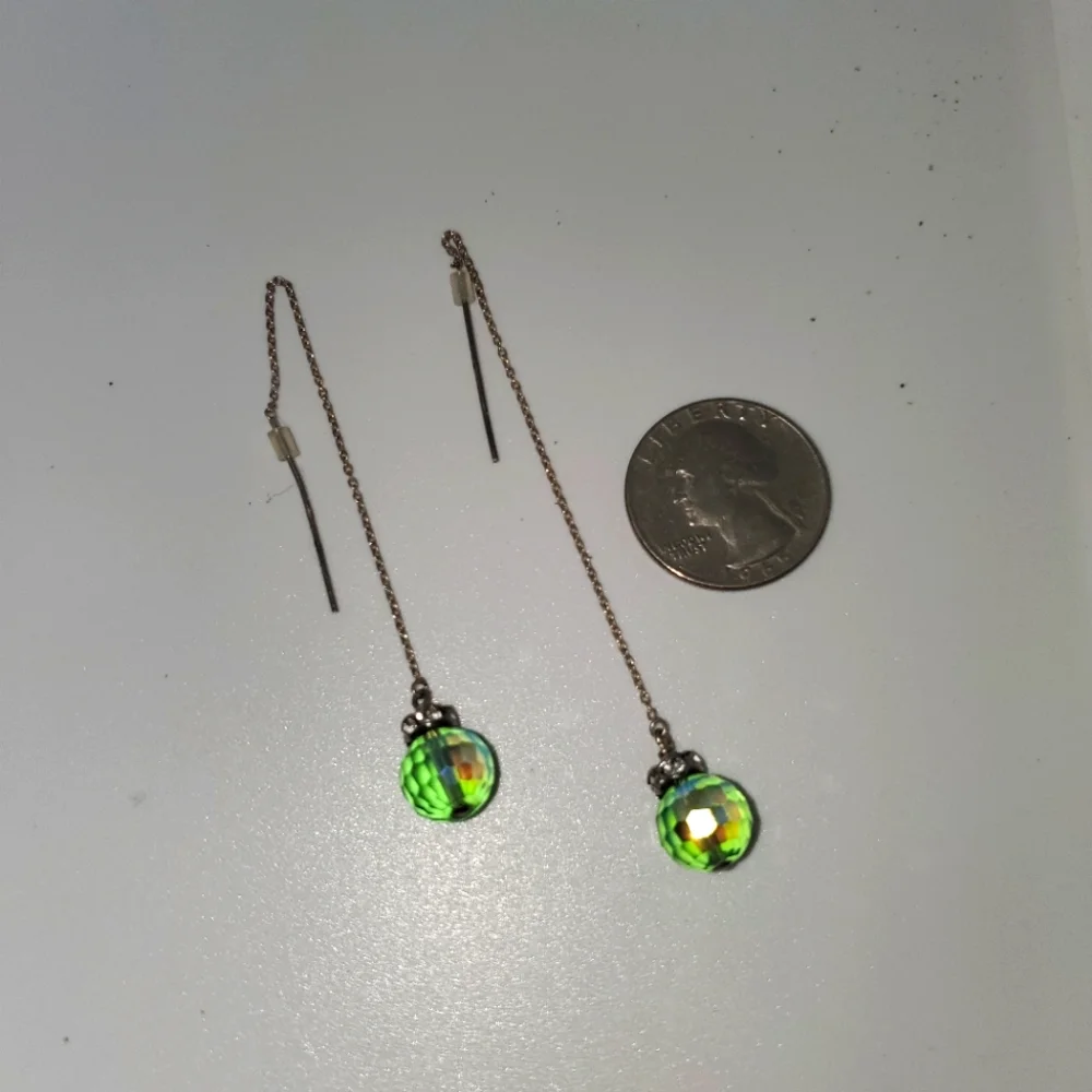 PRISMATIC BOX CHAIN GREEN THREADER EARRINGS 3.5